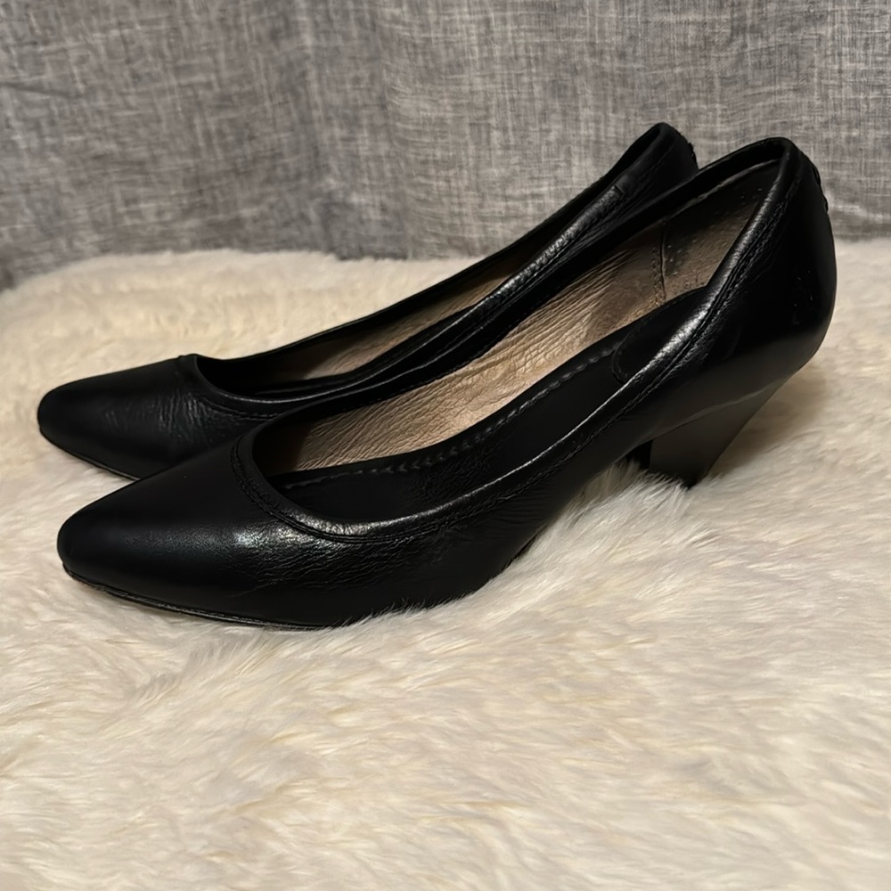Frye Regina Pump almond toe black 7.5